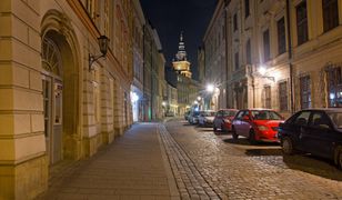 "Maluch", cadillac, Volkswagen Passat. Kraków wystawia na sprzedaż odholowane samochody