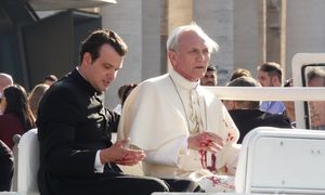 Andrzej Chyra jako Jan Paweł II. Pierwsze zdjęcia z planu thrillera