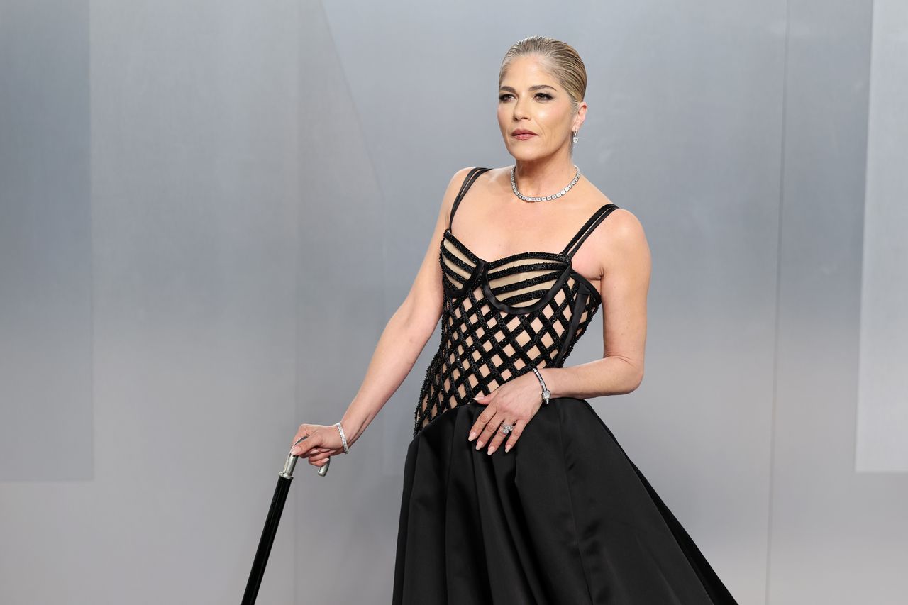 Selma Blair pojawiła się na gali z laską. Aktorka głośno mówi o chorobie