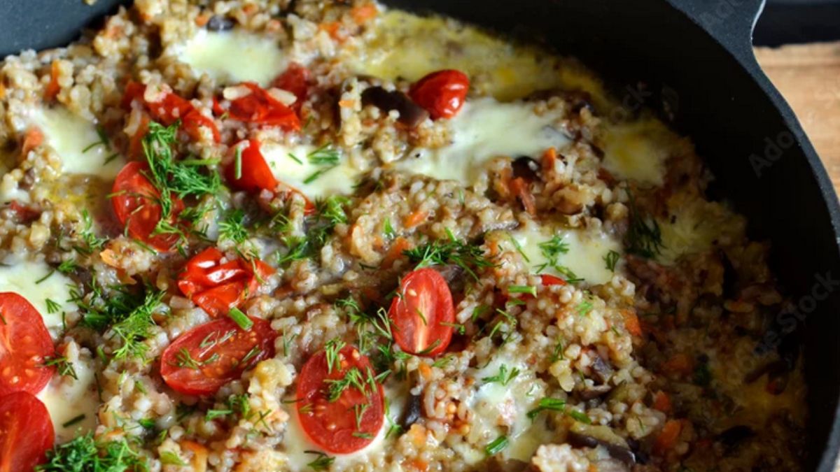 Kaszotto z pomidorami i mozzarellą to świetny pomysł na obiad