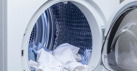 Suszarka bębnowa może pobierać mniej prądu. Wystarczy prosty sposób