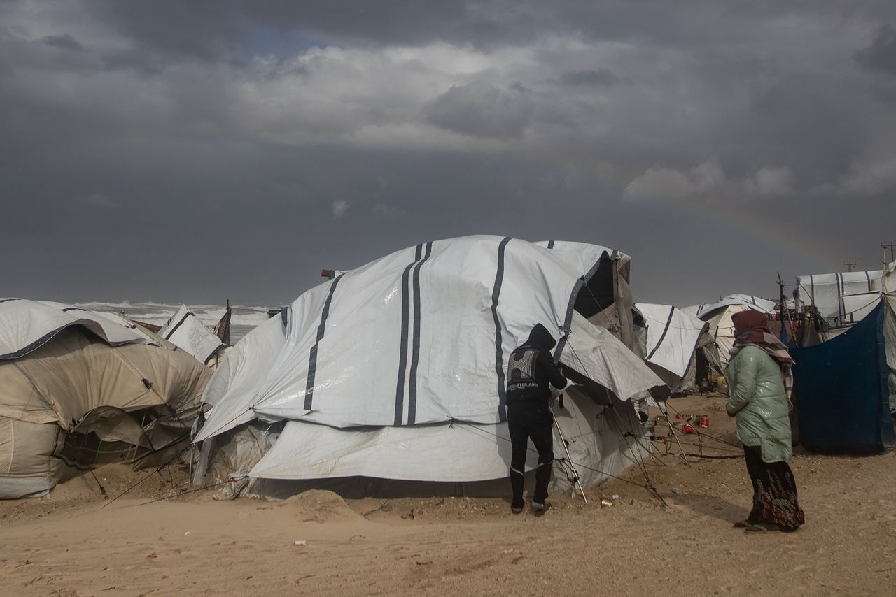 Gaza: pięć ofiar zimowych burz. Wśród zabitych roczne dziecko