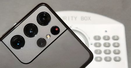 Samsung wysłał mi sejf, czyli jak wyglądają premiery smartfonów w czasach zarazy