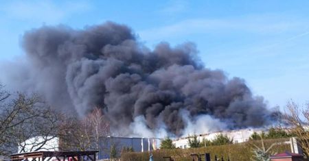 Pożar hali w Cigacicach. Koniec akcji strażaków