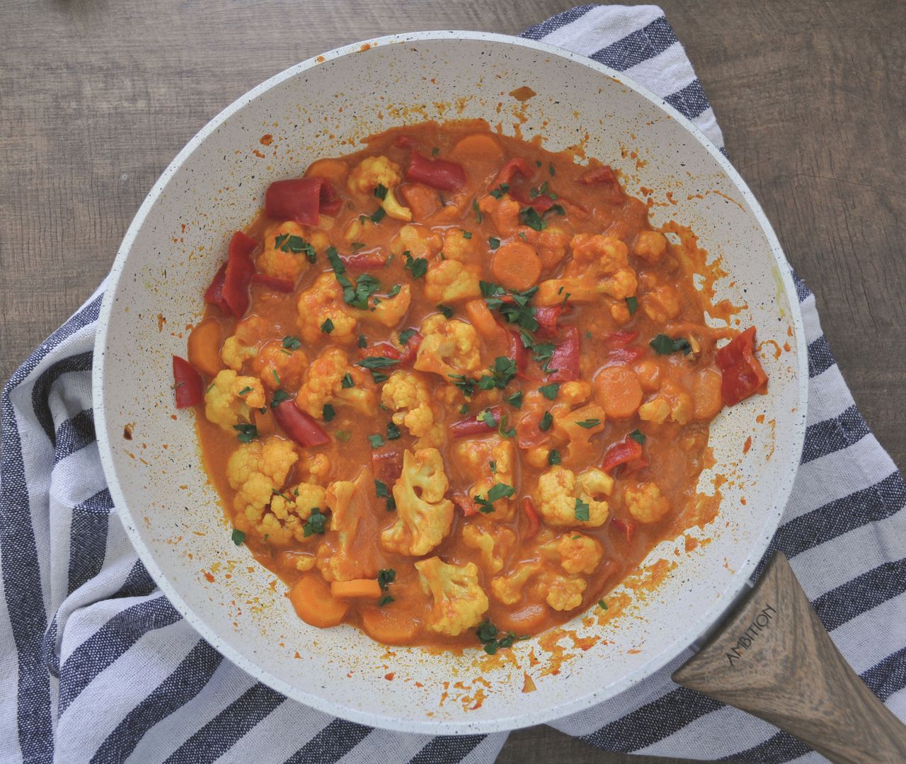 Aromatyczne curry z kalafiora. Szybki pomysł na obiad