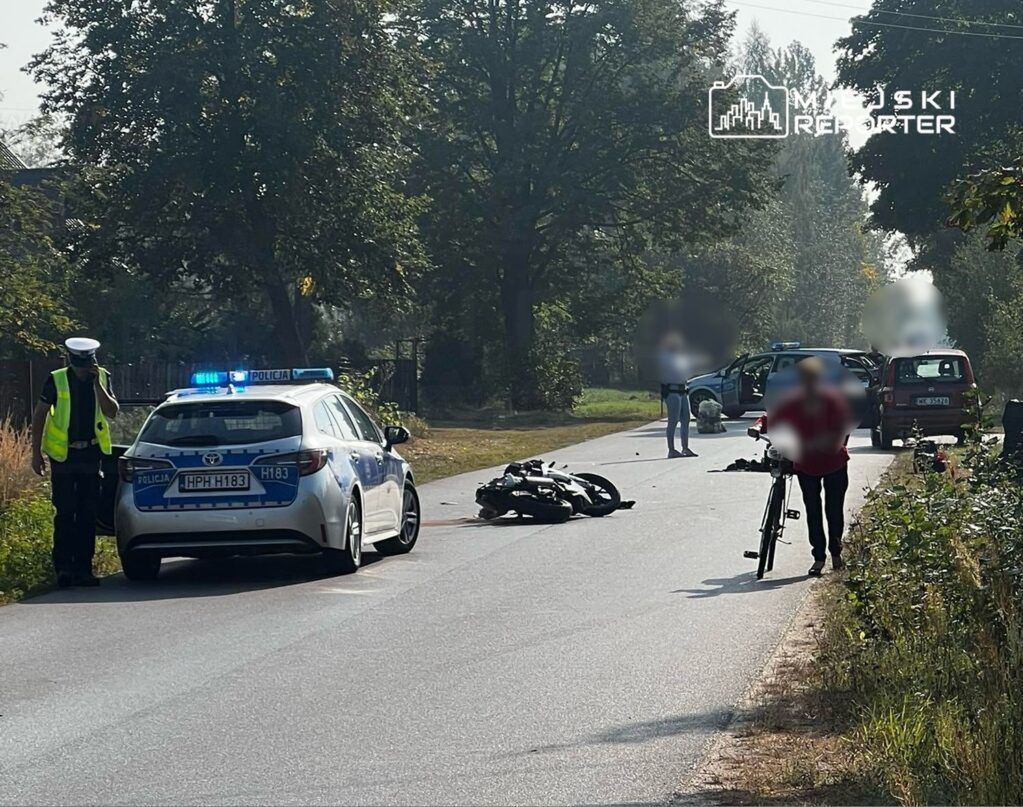 Grabina: 17-letni motorowerzysta uderzył czołowo w auto.