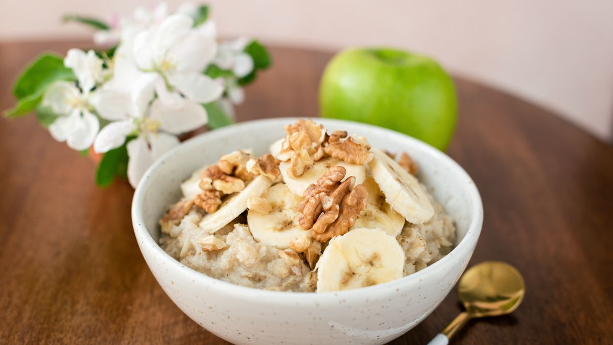 Oatmeal porridge with banana and walnuts
Oatmeal porridge with banana and walnuts in bowl. Healthy breakfast food on wooden table
Arx0nt
bio