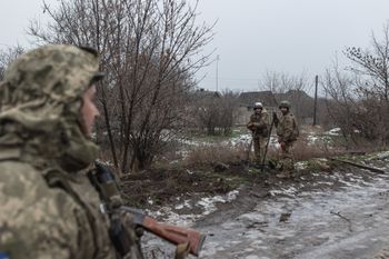 Rosjanie przejmują kontrolę nad strategicznym miastem. "Sytuacja jest poważna"