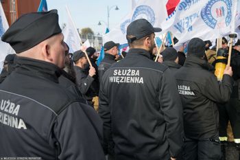 "Nie oddamy ani złotówki". Jadą na protest "w bojowych nastrojach"