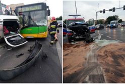 Poznań. Wypadek z udziałem osobówki, karetki i autobusu. Trzy osoby ranne
