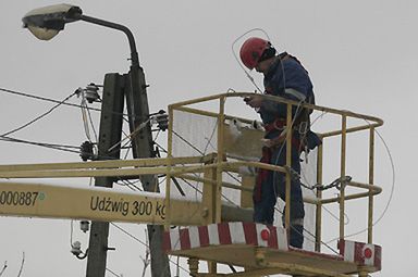 Tysiące domów wciąż bez prądu