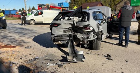 17-latek za kierownicą. Poważny wypadek niedaleko Warszawy