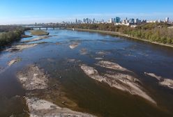 Wisła zaczyna odsłaniać swoje dno. Poziom wody drastycznie spadł