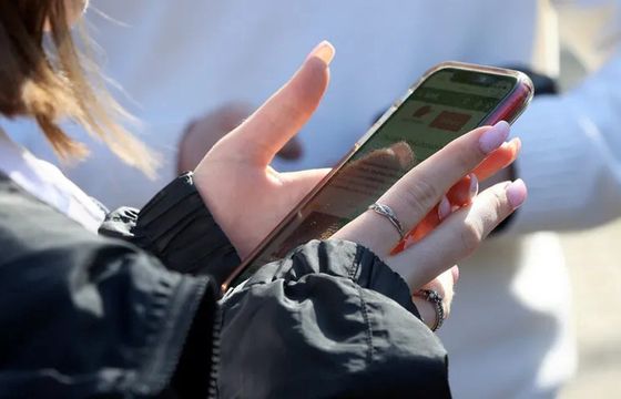 Ekspertka: smartfony uszkadzają oczy