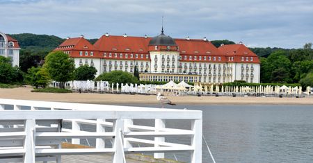 Miliardy złotych strat. Otwarcie hoteli to "długi powrót do normalności"