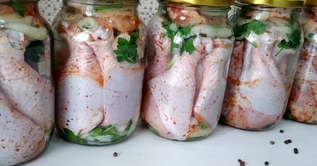 Prosty sposób na przechowywanie mięsa. Może tak stać nawet rok!