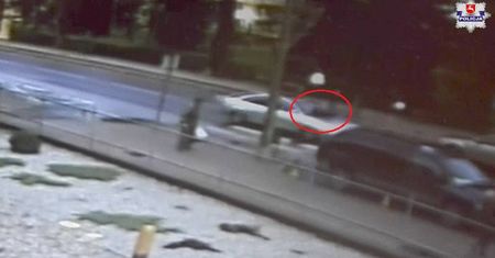 Kierująca audi potrąciła 17-latka na pasach. Straciła prawo jazdy (WIDEO)