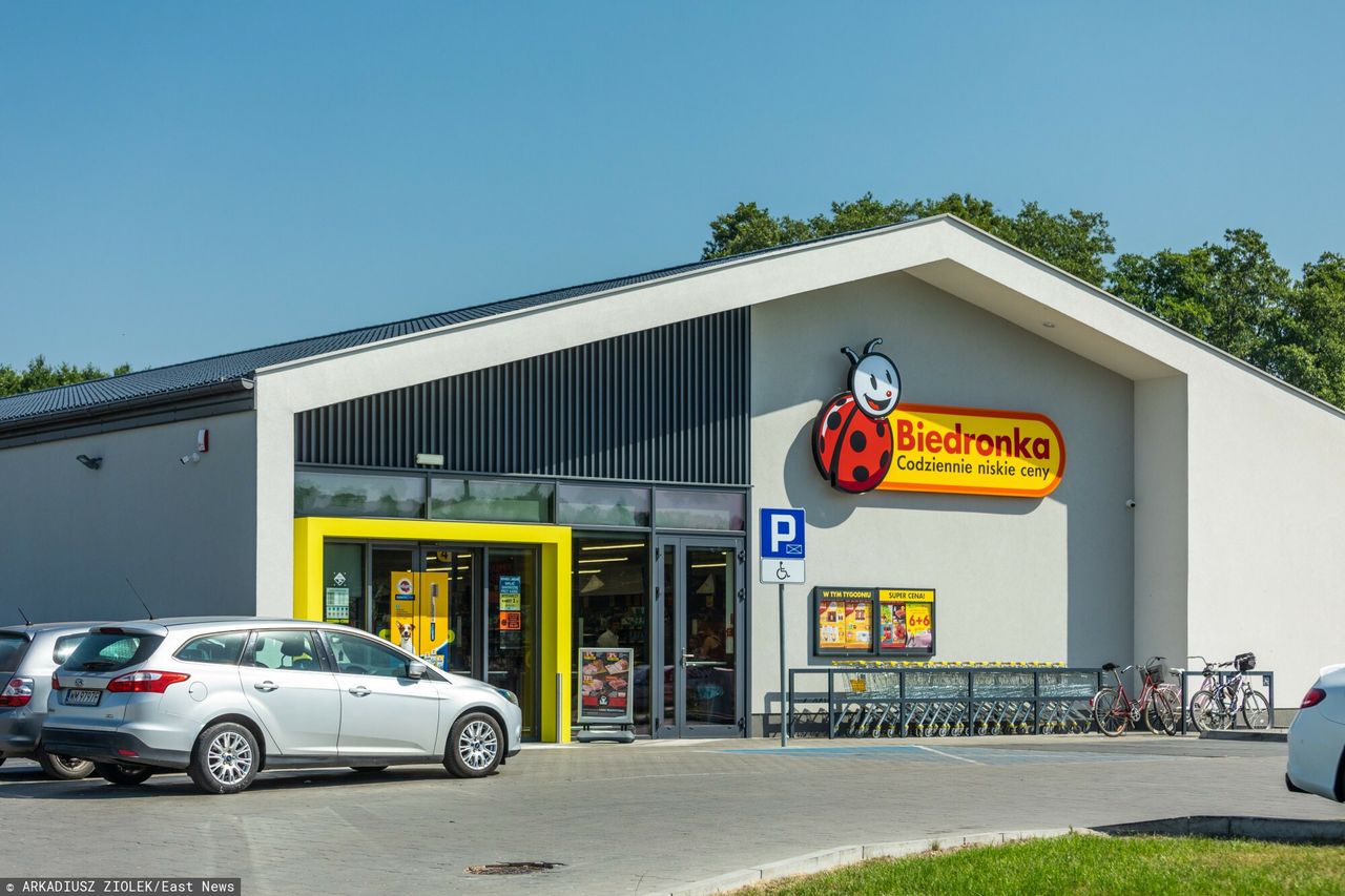 Biedronka i DHL budują sieć automatów paczkowych. 600 maszyn już stoi