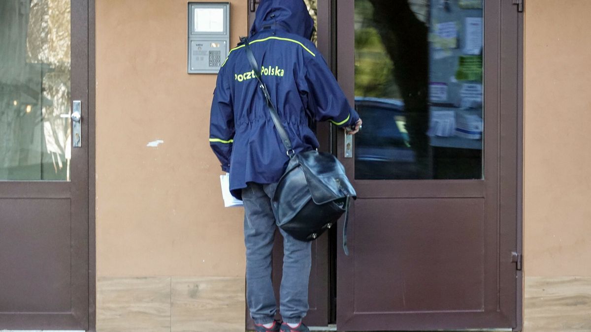 Reporter archiwum 2025 02
12.02.2025 Lodz. Listonosz w kryzysie. Rewiry rosna, pracy przybywa, a Poczta Polska stoi na krawedzi bankructwa. N/z ulica Pabianicka. Fot. Piotr Kamionka/REPORTER
Piotr Kamionka/REPORTER