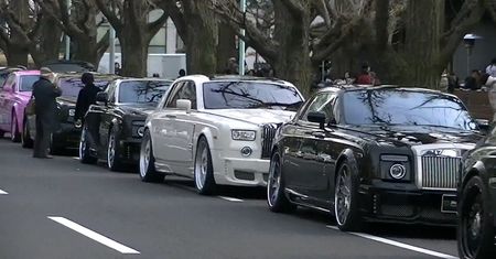 Ulica pełna Rolls-Royce'ów Phantomów - takie rzeczy tylko w Japonii [wideo]