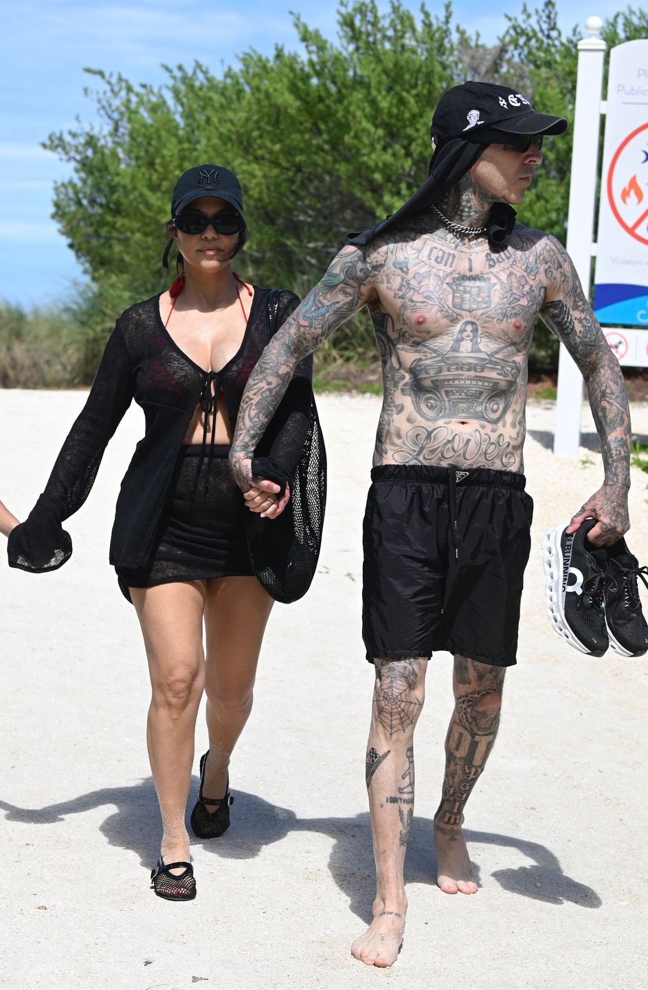 Kourtney Kardashian i Travis na plaży 