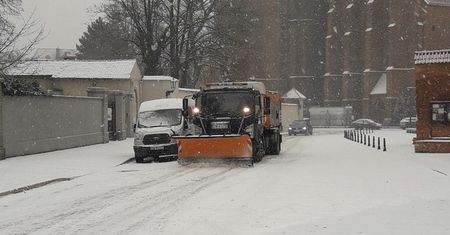 Wrocław. Akcja zima w mieście. Drogowcy walczą o bezpieczeństwo mieszkańców