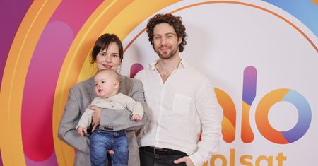 Wnuk Hanuszkiewicza z aktorką "M jak miłość". Karmiła piersią na wizji