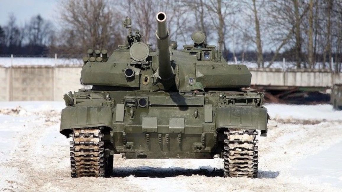 Czołg z impetem wjechał między miny. Rosjanie złomują kolejny T-62M