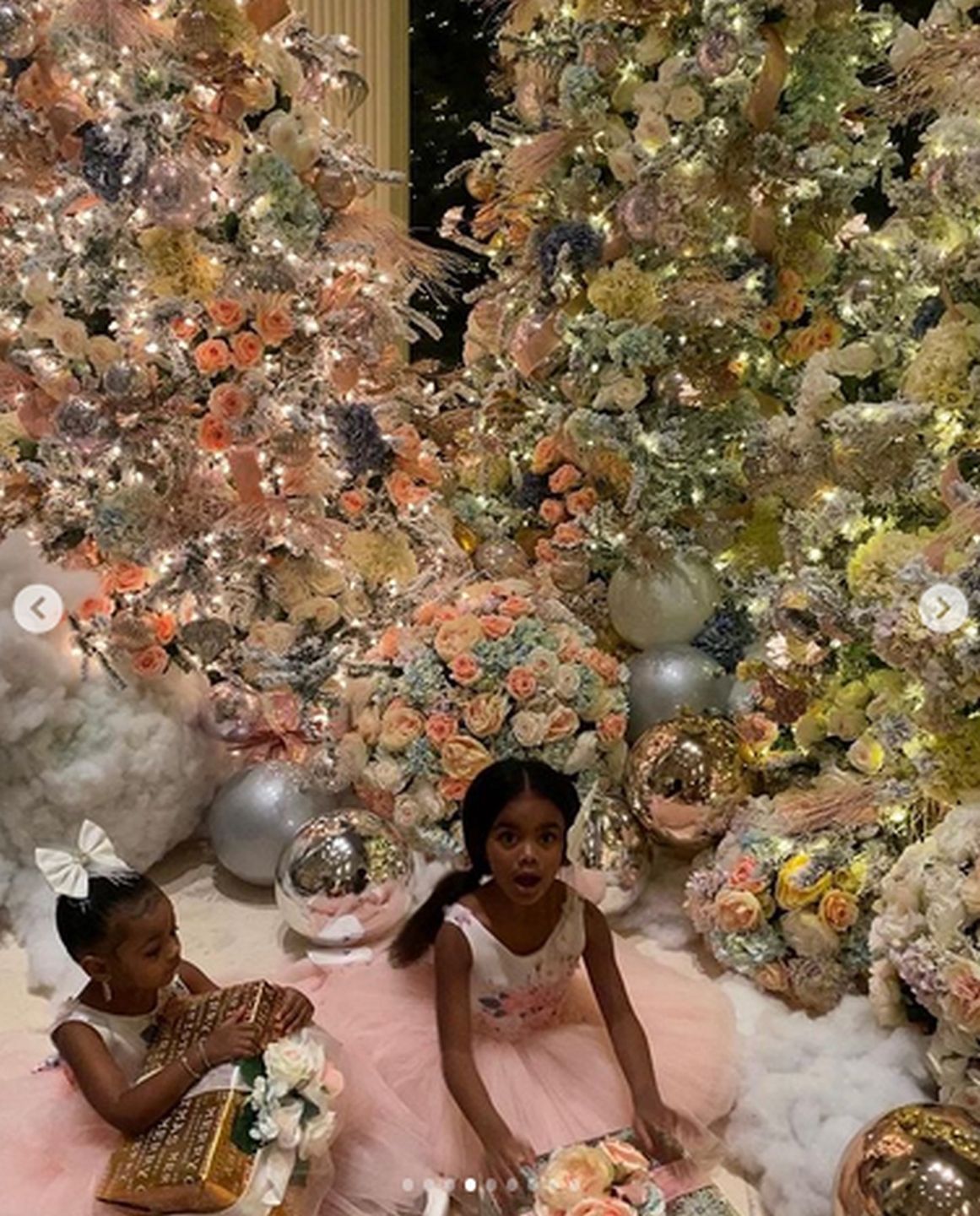 Cardi B pokazuje udekorowany świątecznie dom, córkę i pasierbicę