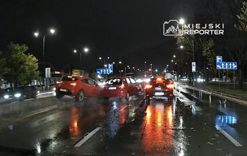 Warszawa: Zderzenie trzech pojazdów na Pradze-Północ. Zablokowane były dwa pasy ruchu