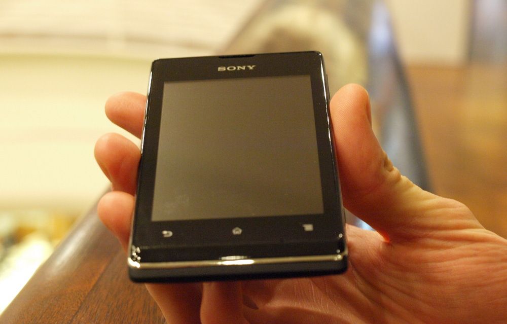 Sony Xperia E Dual - ekran kiepski, ale za to jest obsługa dwóch kart SIM [test] 3