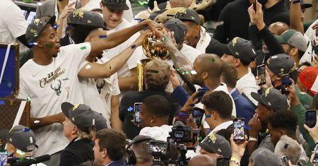 Czekali na to ponad 50 lat. Wielki sukces Milwaukee Bucks!