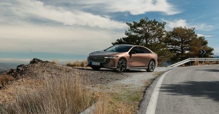 Pierwsza jazda: Mazda 6e - takiego wnętrza nikt się nie spodziewał