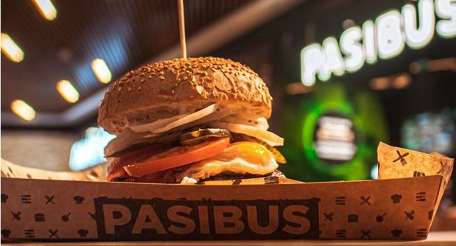 Agora już nie chce burgerowni. Ruszyły negocjacje