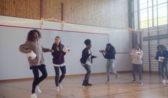 Minimalistyczna reklama KFC na święta, bez śniegu, choinek, bombek, Mikołaja (wideo)