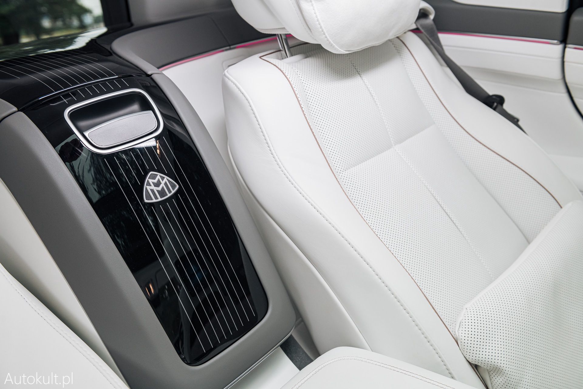 Range Rover (2022) vs Bentley Bentayga S (2022) vs Mercedes-Maybach GLS 600 (2022)