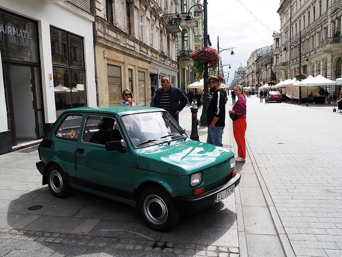 Klimaty z czasów PRL-u budziły uśmiechy i zainteresowanie wśród przechodniów