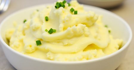 Zamień ziemniaki na inny dodatek do obiadu. Szybko poczujesz luz w pasie
