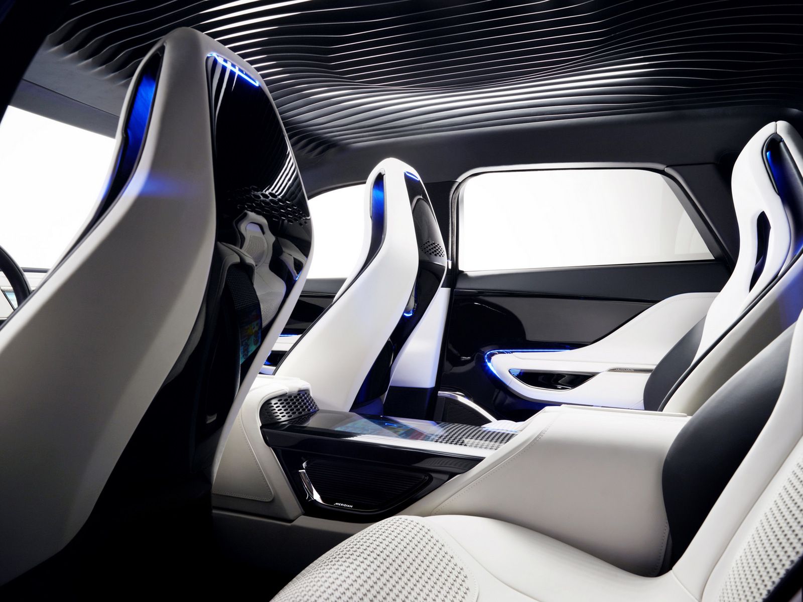 Jaguar C-X17 Concept w studiu i plenerze [galeria] 14