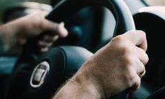 Był pijany, stracił prawo jazdy. Zatrudnił kierowcę z kasy miasta