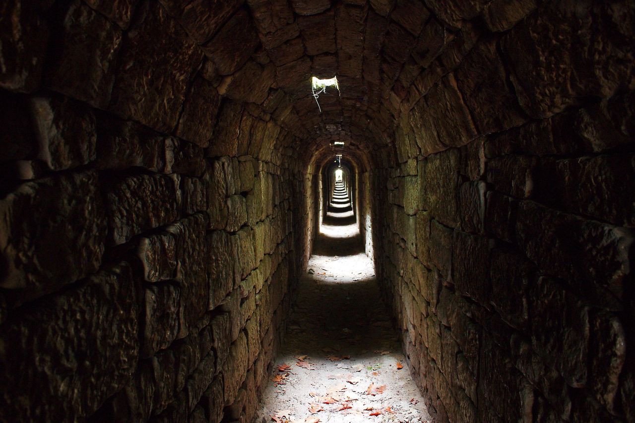 Tajemniczy tunel pod domem. Właściciel był w szoku - wszystko nagrał