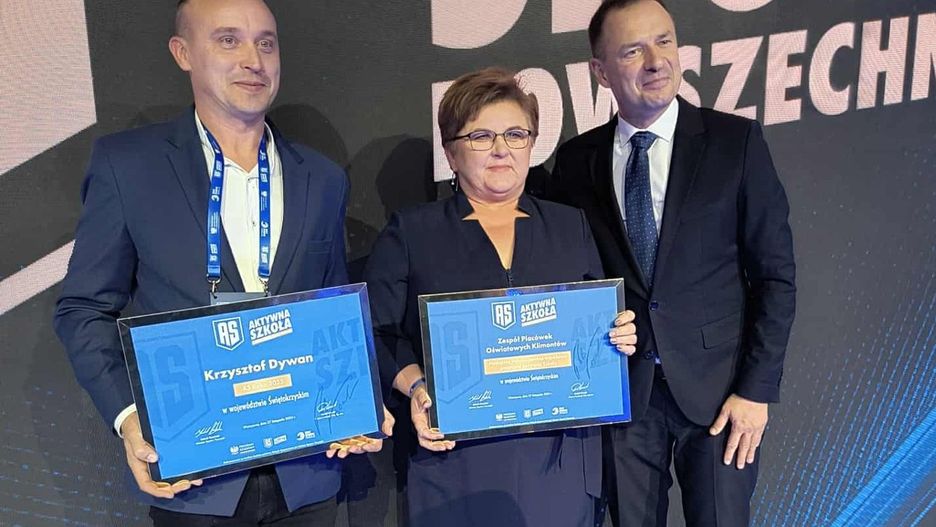 Wyróżnienie odebrała dyrektor Zespołu Placówek Oświatowych w Klimontowie Danuta Król-Chuchnowska oraz nauczyciel wychowania fizycznego Krzysztof Dywan.