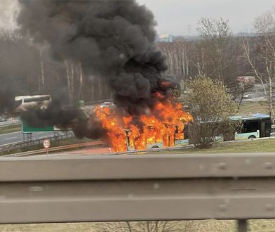 Utrudnienia na A4. Autobus stanął w ogniu