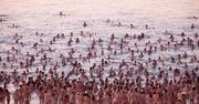 1200 nagich ludzi nad Morzem Martwym, czyli Spencer Tunick znowu w akcji