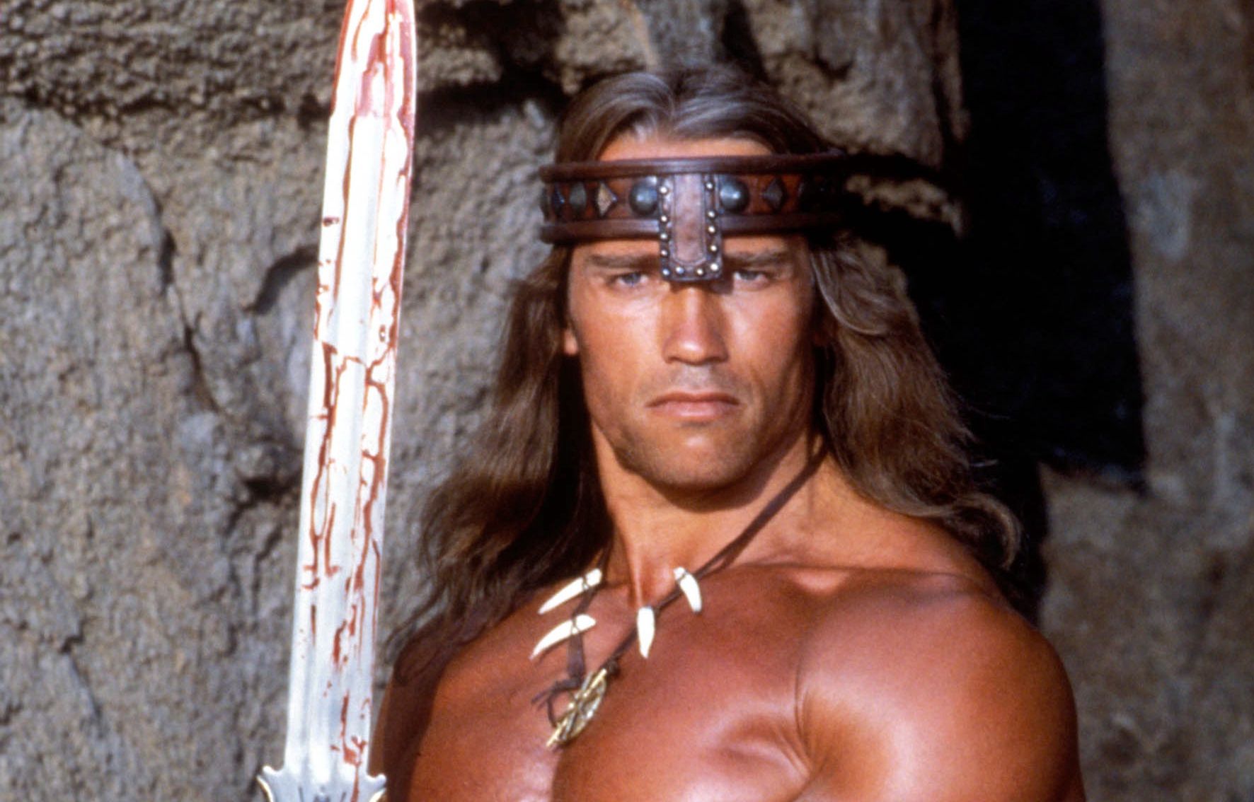 "CONAN THE DESTROYER" 1984ARNOLD SCHWARZENEGGER "CONAN THE DESTROYER" 1984 DINO DE LAURENTIIS PRODUCTIONS/UNIVERSAL. PICTURE: GEORGE WHITEAR-MPTV/LFI REF 5440_0028 *RESTRICTED*

 Dostawca: PAP/LFIGEORGE WHITEAR-MPTV3/4 Length, Action, Color, Fantasy, Headband, Loin Cloth, Muscles, Shirtless, Sword, Teeth Necklace