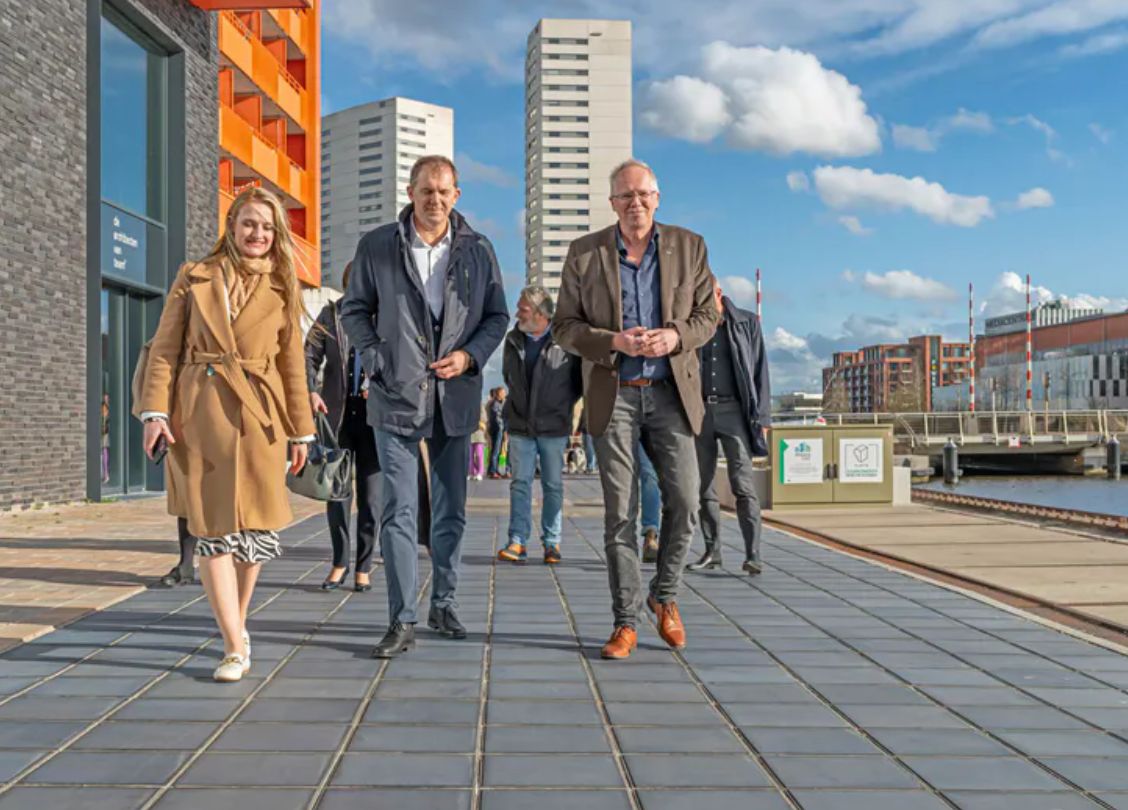 The pavement in Groningen powers the nearby town hall.