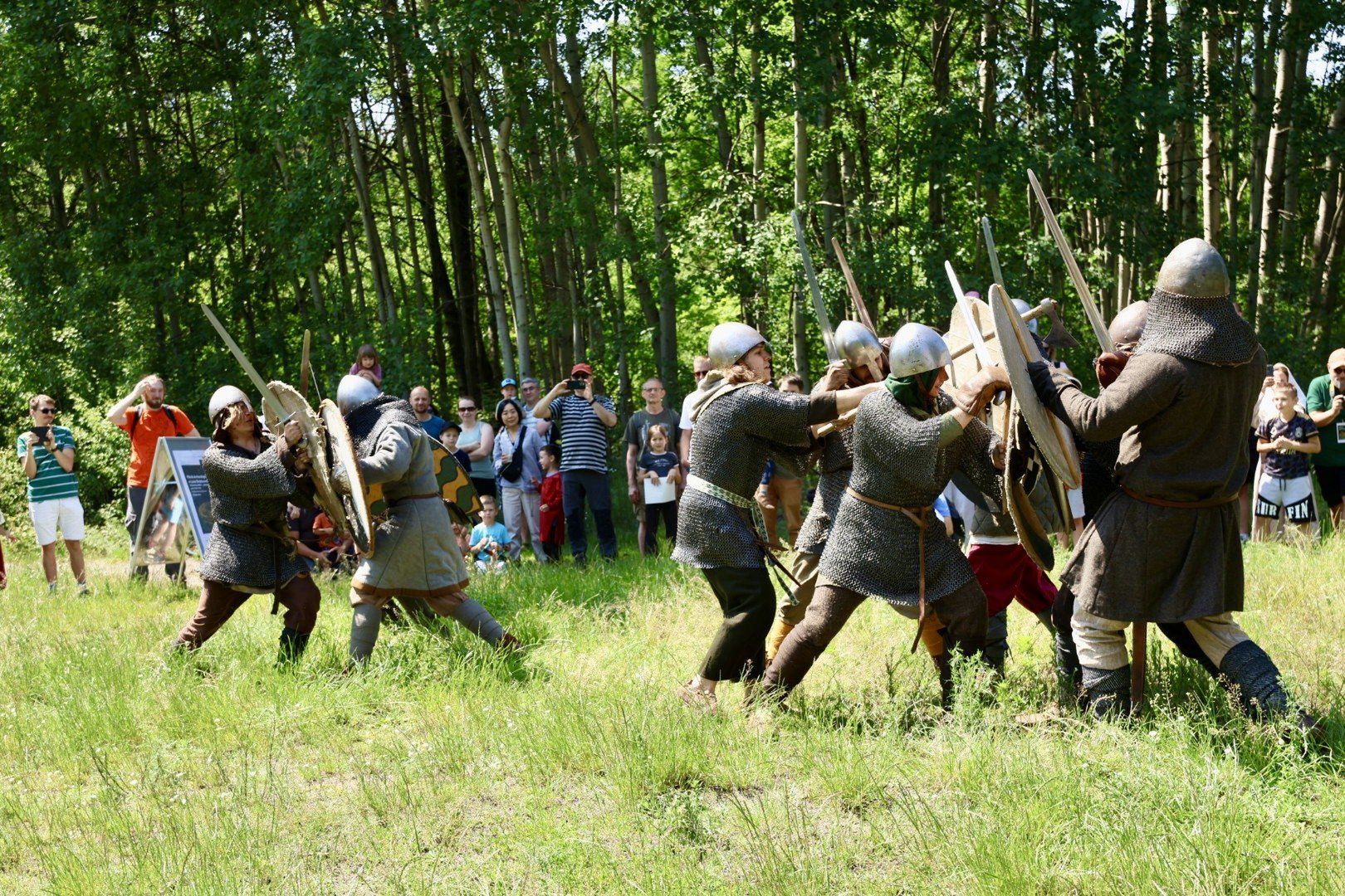 Piknik Archeologiczny w Lesie Bródnowskim