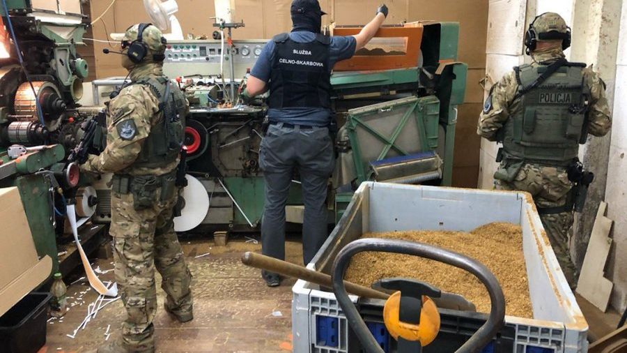 Nielegalna fabryka papierosów