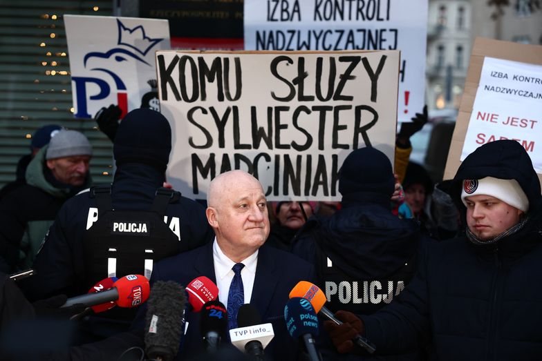 Pieniądze dla PiS. PKW wciąż bez decyzji