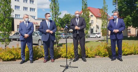 Dolny Śląsk. Obchody 30-lecia samorządu terytorialnego. Zasadzono Dęby Samorządności